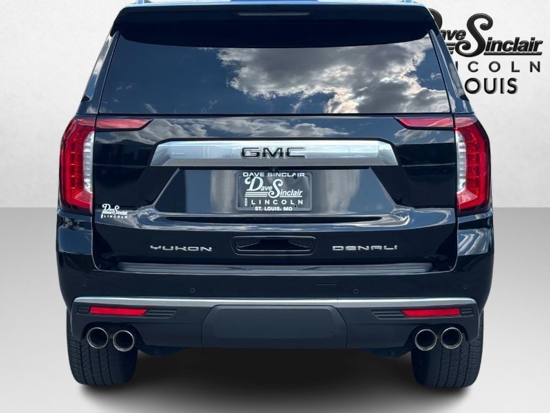 GMC Yukon XL Vehicle Full-screen Gallery Image 04