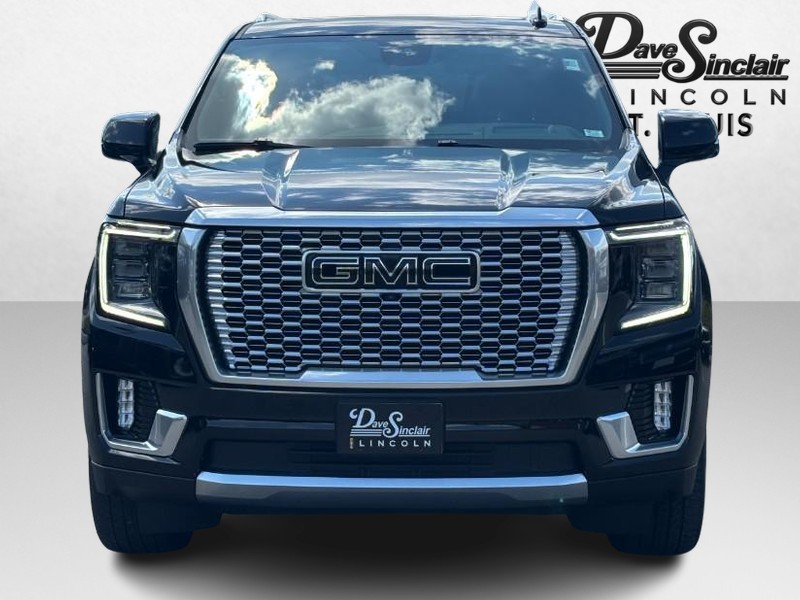 GMC Yukon XL Vehicle Full-screen Gallery Image 09