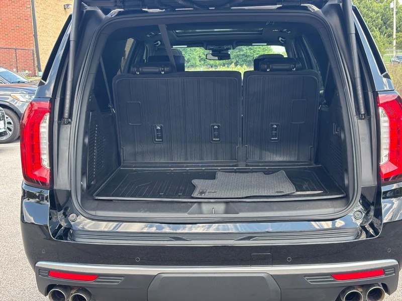 GMC Yukon XL Vehicle Full-screen Gallery Image 10