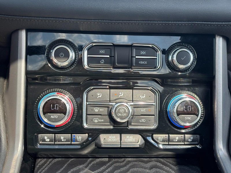 GMC Yukon XL Vehicle Full-screen Gallery Image 24