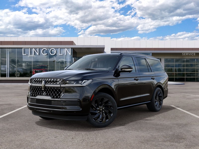Lincoln Navigator Vehicle Full-screen Gallery Image 02