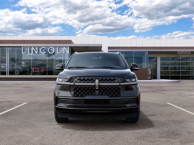 Lincoln Navigator Vehicle Full-screen Gallery Image 03