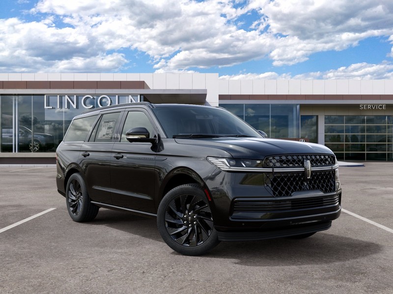 Lincoln Navigator Vehicle Full-screen Gallery Image 04