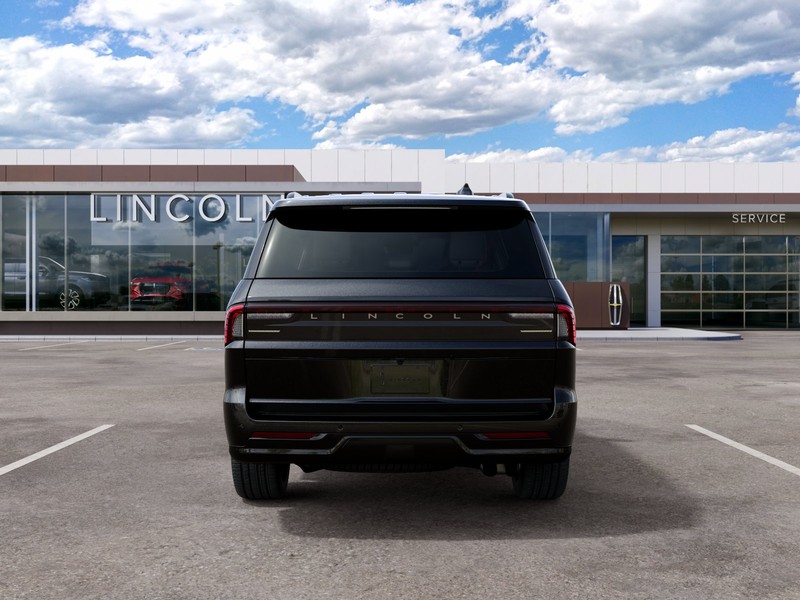 Lincoln Navigator Vehicle Full-screen Gallery Image 07