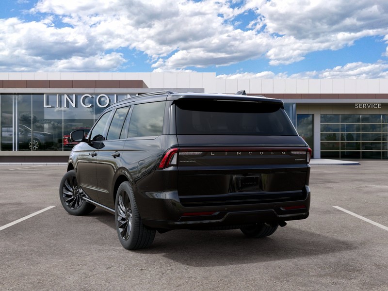 Lincoln Navigator Vehicle Full-screen Gallery Image 09