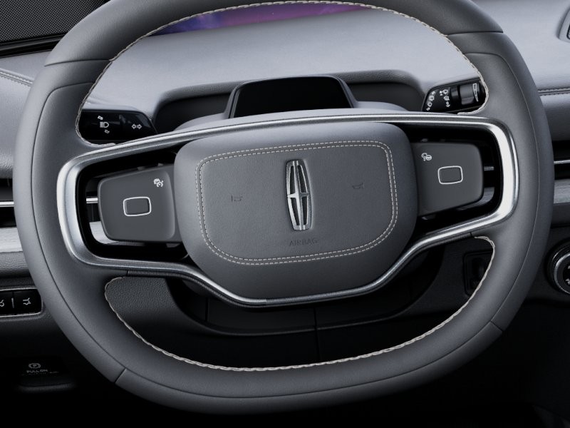 Lincoln Navigator Vehicle Full-screen Gallery Image 13
