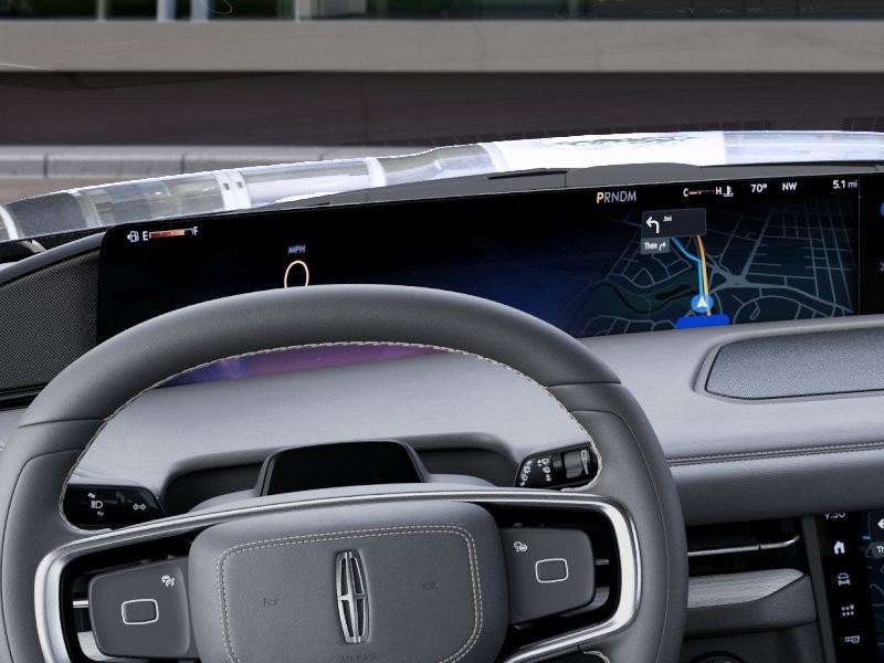 Lincoln Navigator Vehicle Full-screen Gallery Image 14
