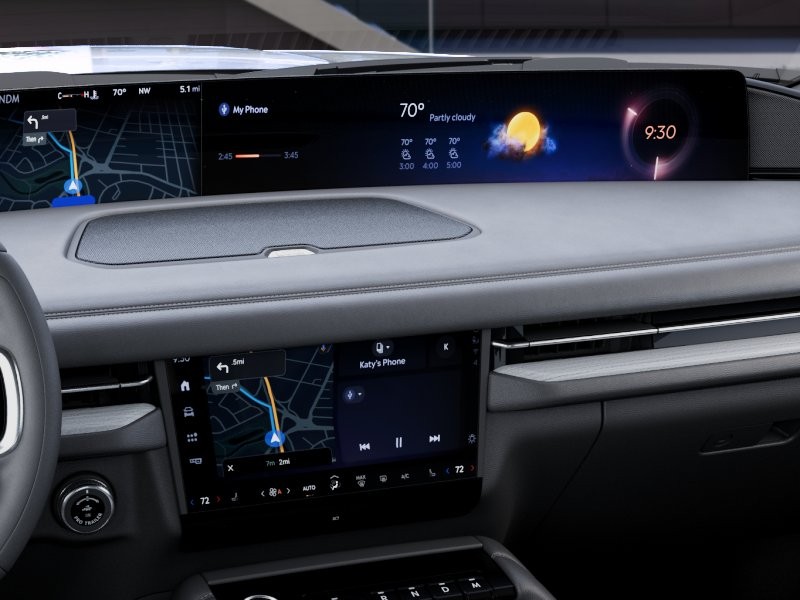 Lincoln Navigator Vehicle Full-screen Gallery Image 15