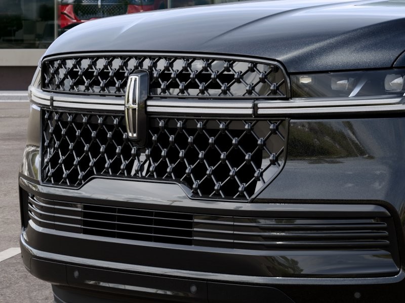 Lincoln Navigator Vehicle Full-screen Gallery Image 18