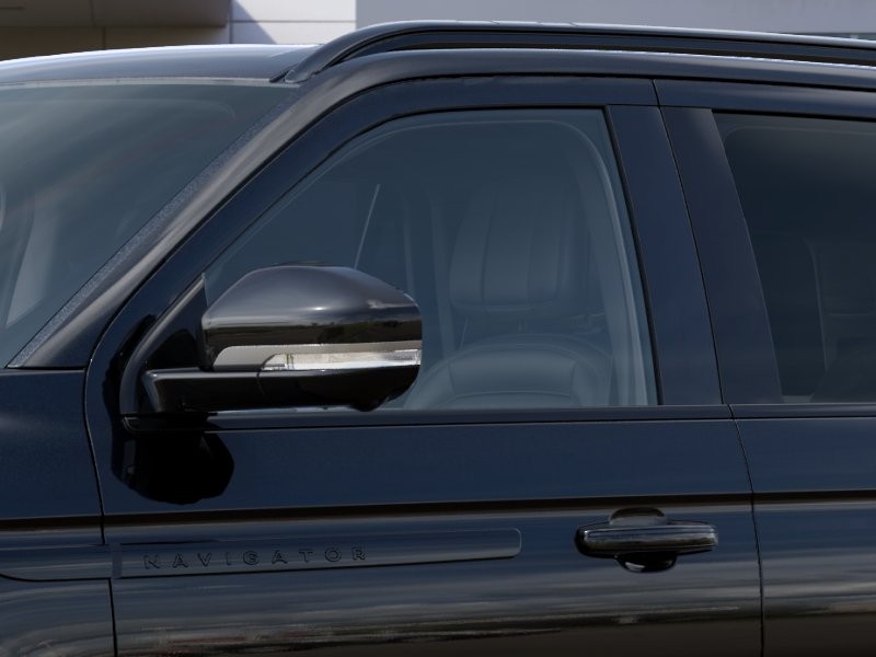 Lincoln Navigator Vehicle Full-screen Gallery Image 21