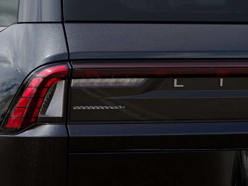 Lincoln Navigator Vehicle Full-screen Gallery Image 22