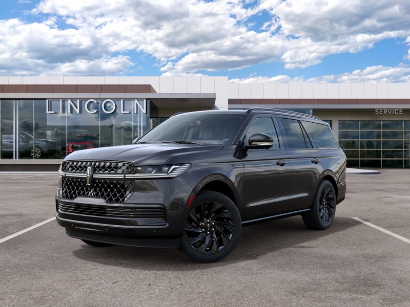 Lincoln Navigator Vehicle Full-screen Gallery Image 02