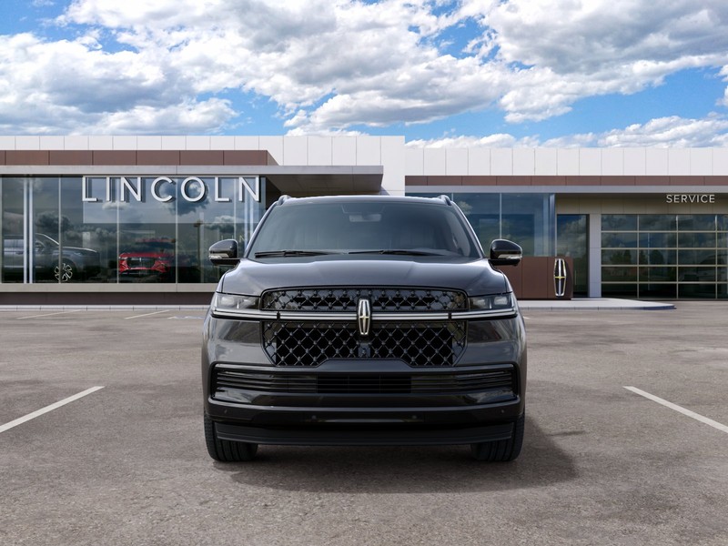 Lincoln Navigator Vehicle Full-screen Gallery Image 03