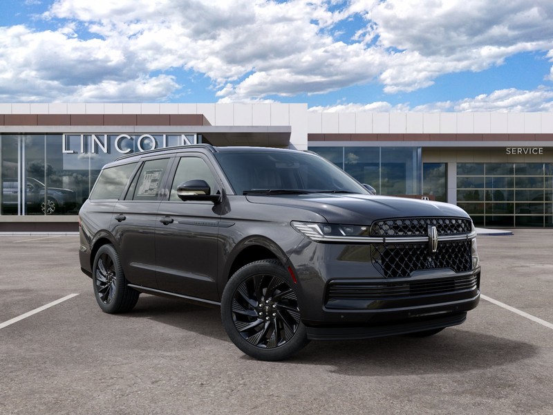 Lincoln Navigator Vehicle Full-screen Gallery Image 04