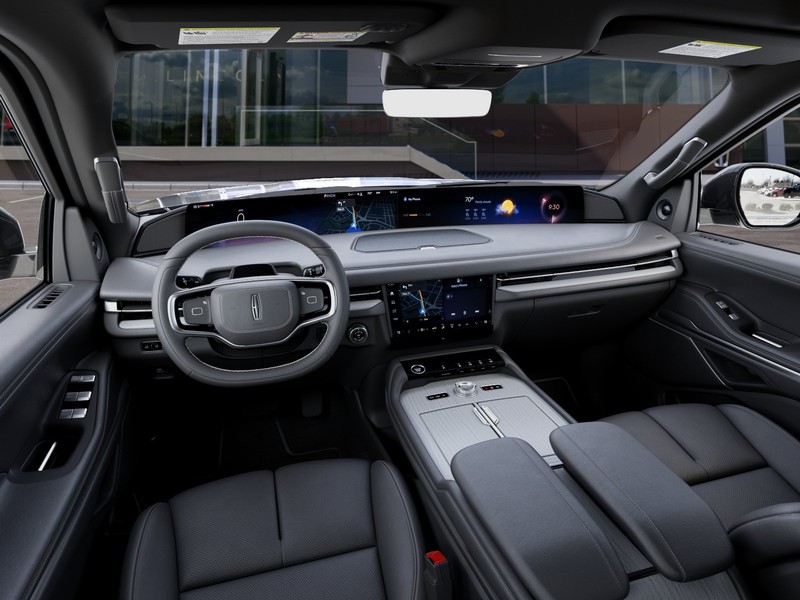 Lincoln Navigator Vehicle Full-screen Gallery Image 10