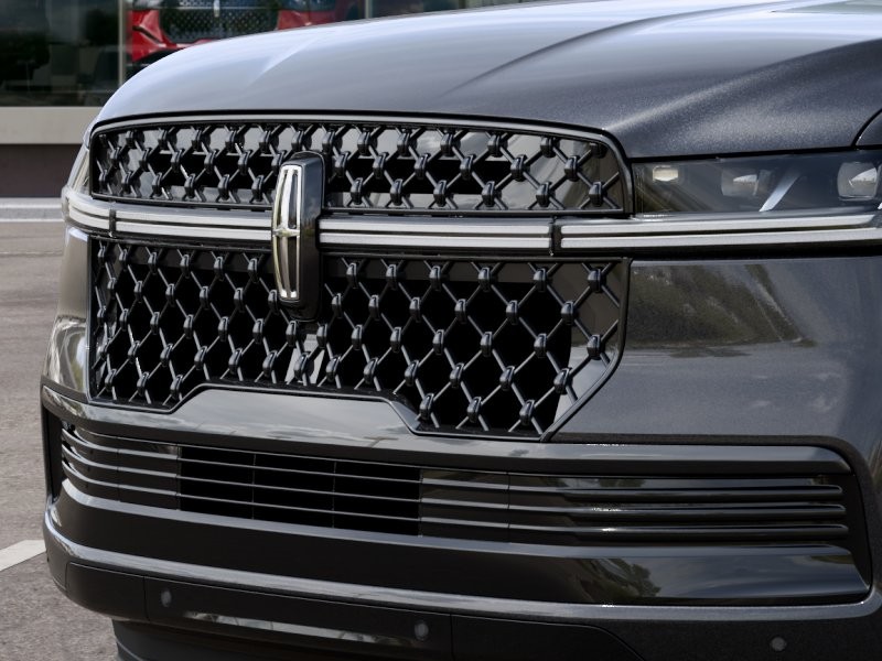 Lincoln Navigator Vehicle Full-screen Gallery Image 18