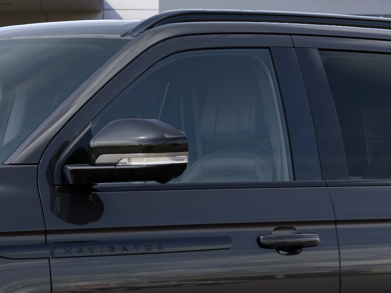 Lincoln Navigator Vehicle Full-screen Gallery Image 21