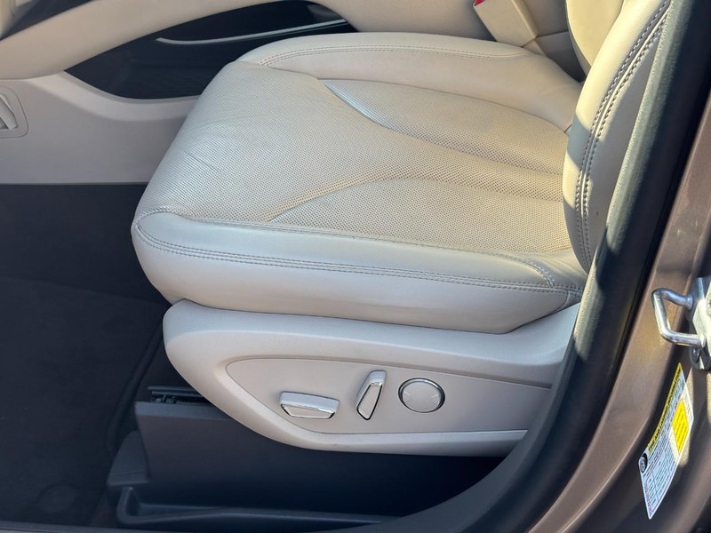 Lincoln Nautilus Vehicle Full-screen Gallery Image 16