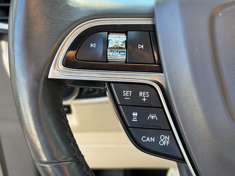 Lincoln Nautilus Vehicle Full-screen Gallery Image 18