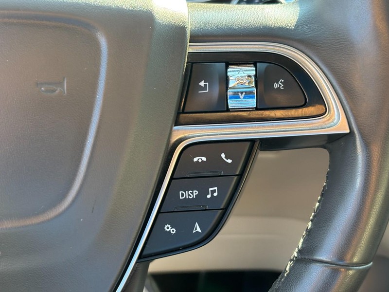 Lincoln Nautilus Vehicle Full-screen Gallery Image 19
