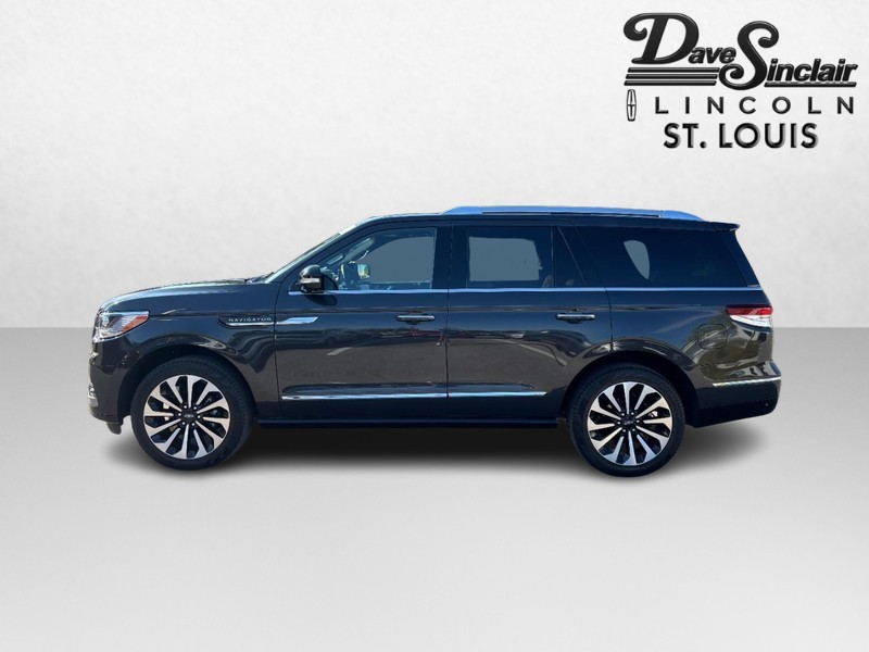 Lincoln Navigator Vehicle Full-screen Gallery Image 06