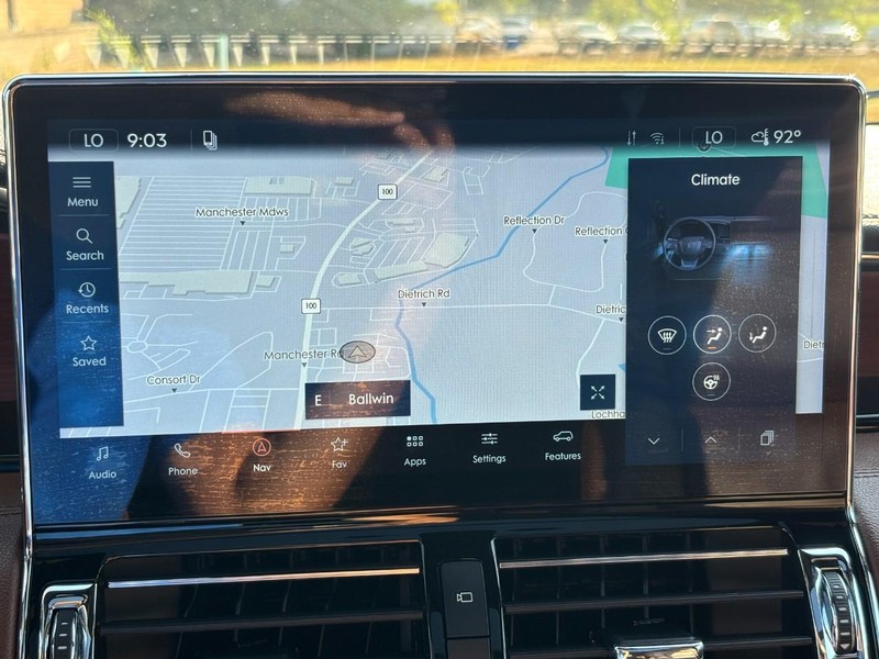 Lincoln Navigator Vehicle Full-screen Gallery Image 23