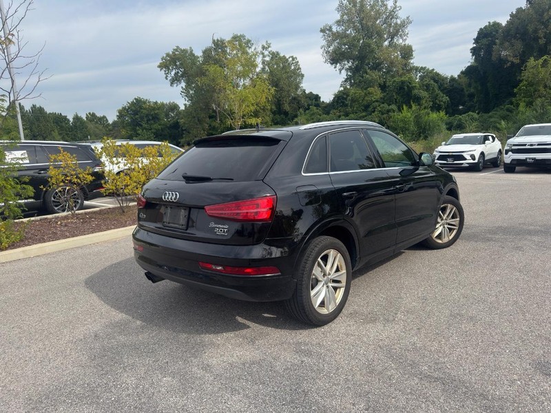 Audi Q3 Vehicle Full-screen Gallery Image 03