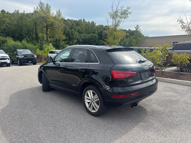 Audi Q3 Vehicle Full-screen Gallery Image 04