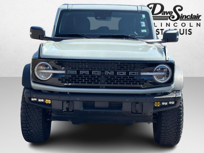 Ford Bronco Vehicle Full-screen Gallery Image 09