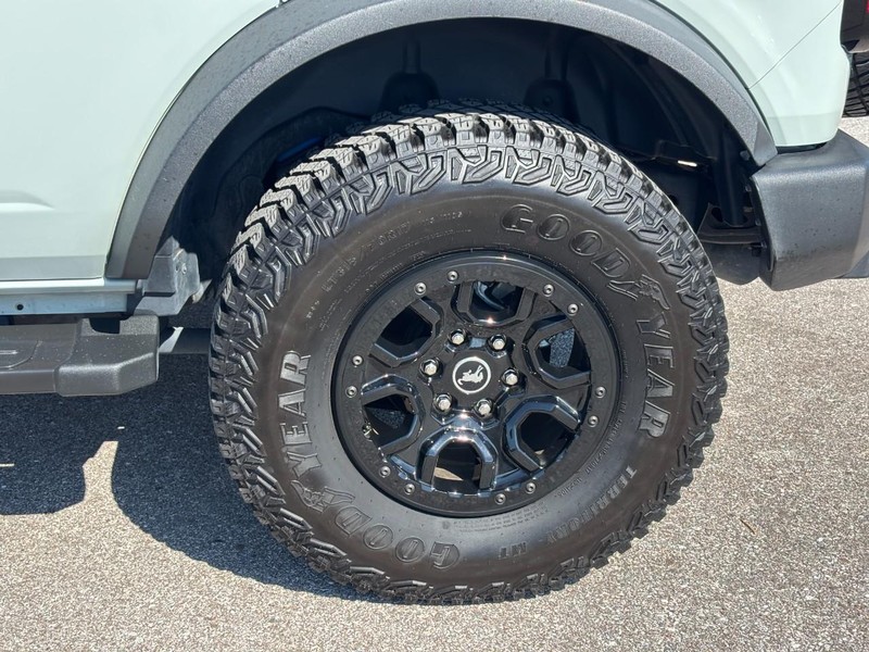 Ford Bronco Vehicle Full-screen Gallery Image 11