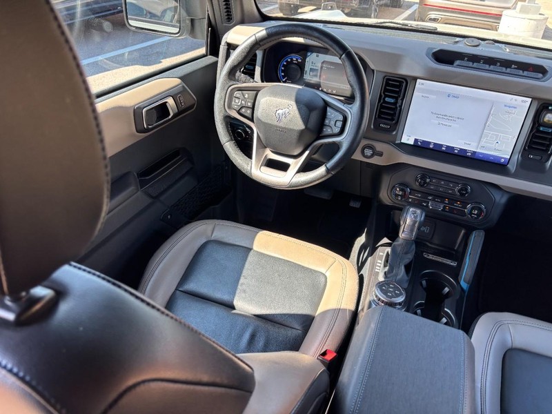 Ford Bronco Vehicle Full-screen Gallery Image 13