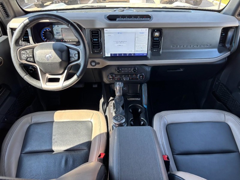 Ford Bronco Vehicle Full-screen Gallery Image 14