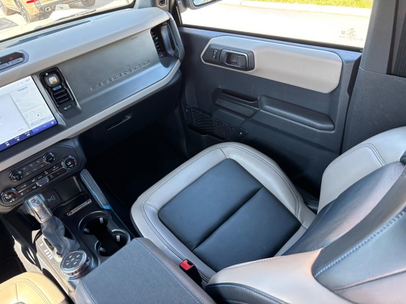 Ford Bronco Vehicle Full-screen Gallery Image 15