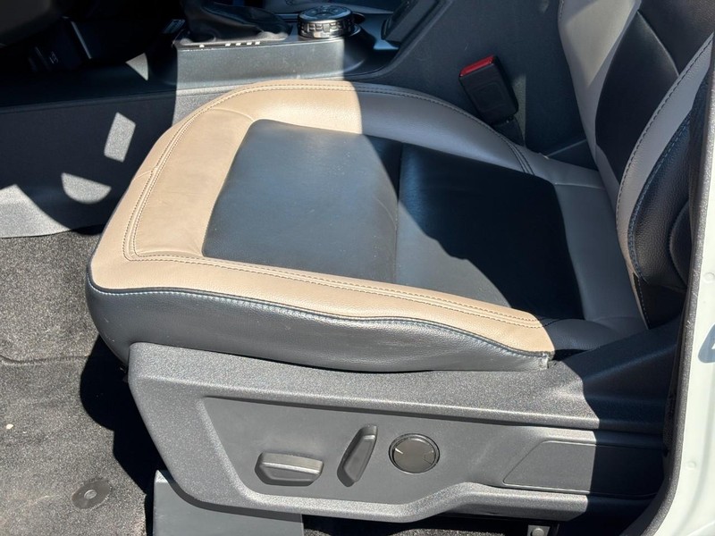 Ford Bronco Vehicle Full-screen Gallery Image 16