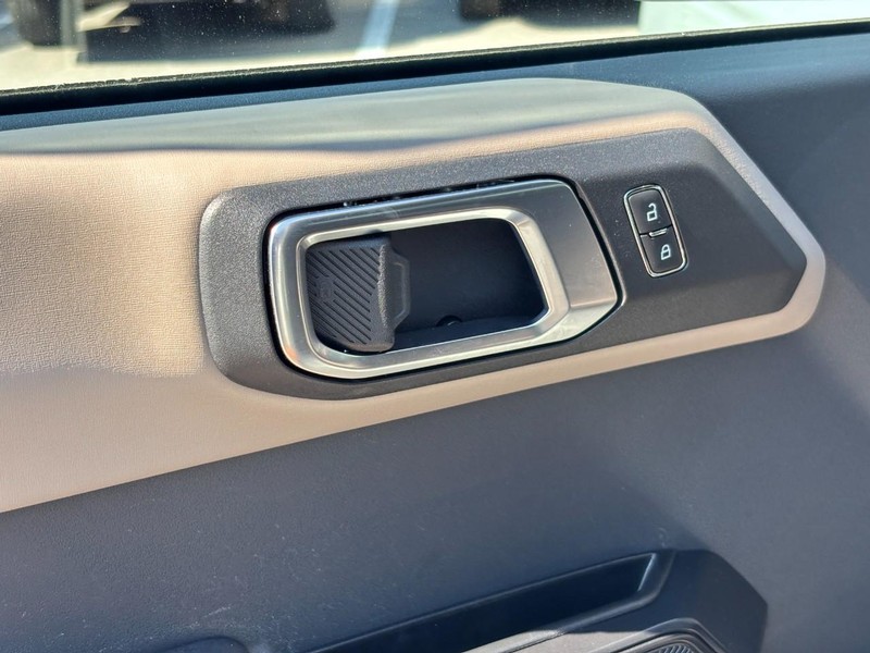 Ford Bronco Vehicle Full-screen Gallery Image 17