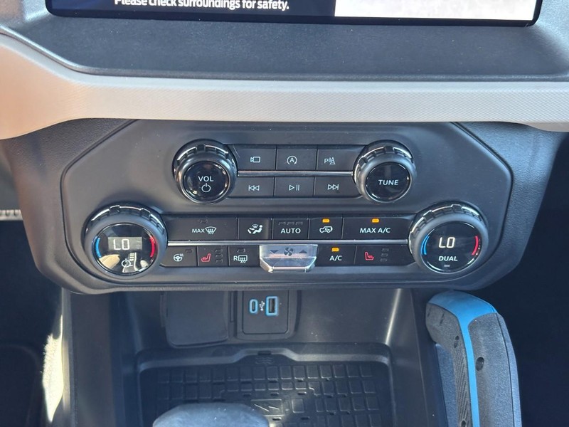 Ford Bronco Vehicle Full-screen Gallery Image 24
