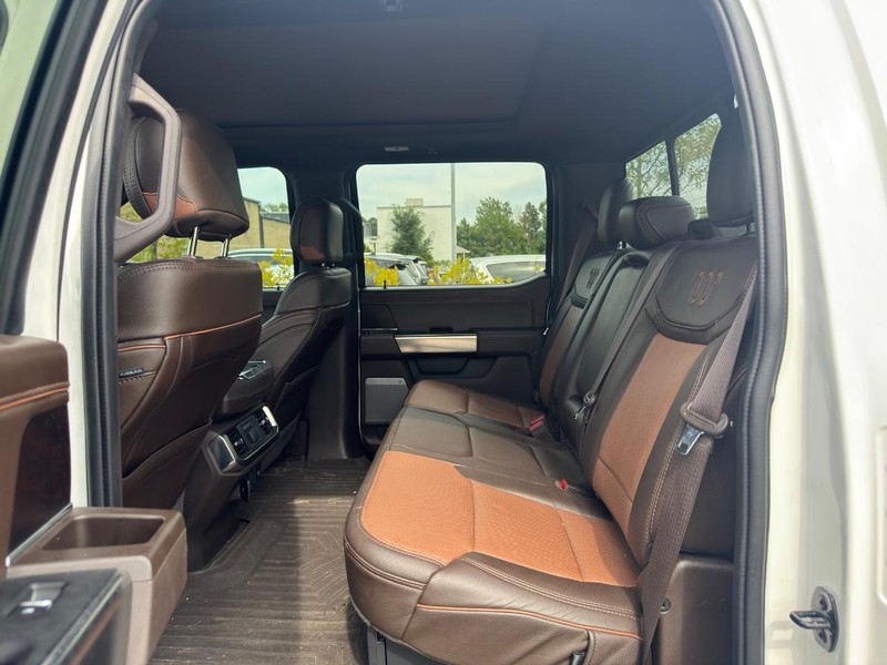 Ford F-150 Vehicle Full-screen Gallery Image 05
