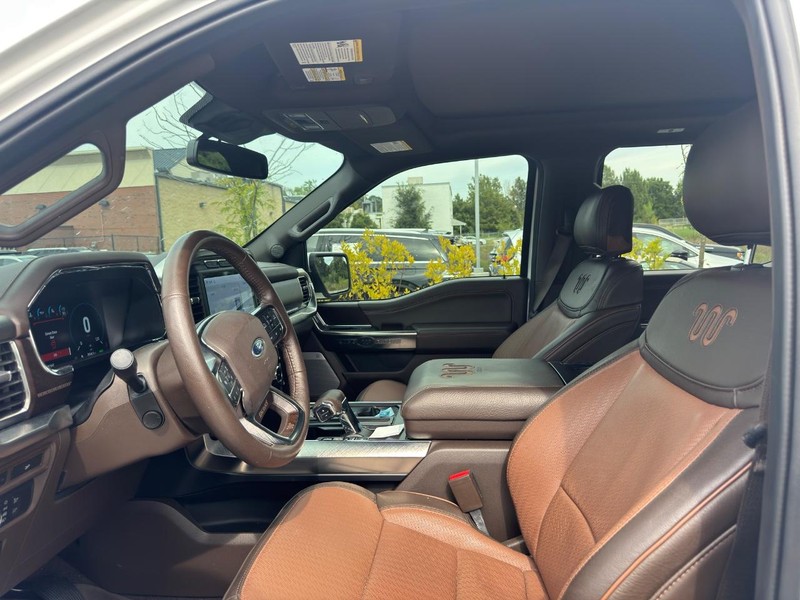Ford F-150 Vehicle Full-screen Gallery Image 06