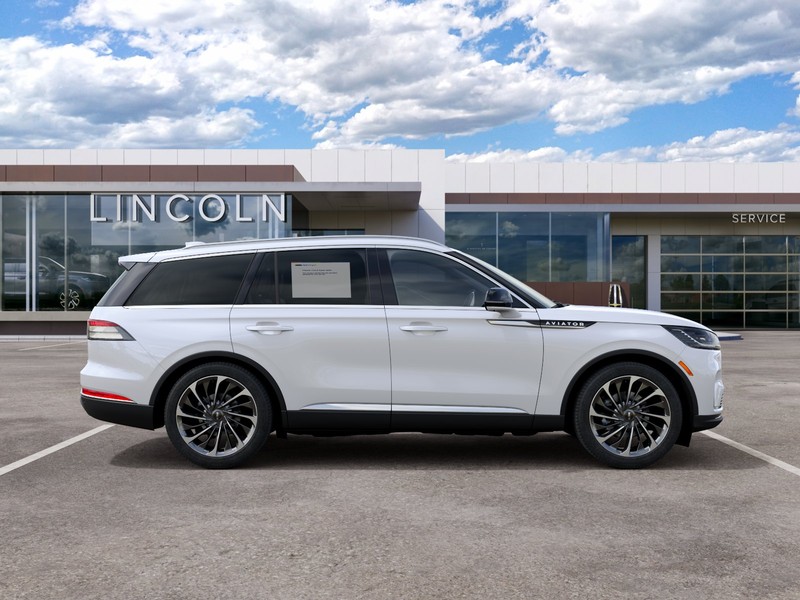 Lincoln Aviator Vehicle Full-screen Gallery Image 05