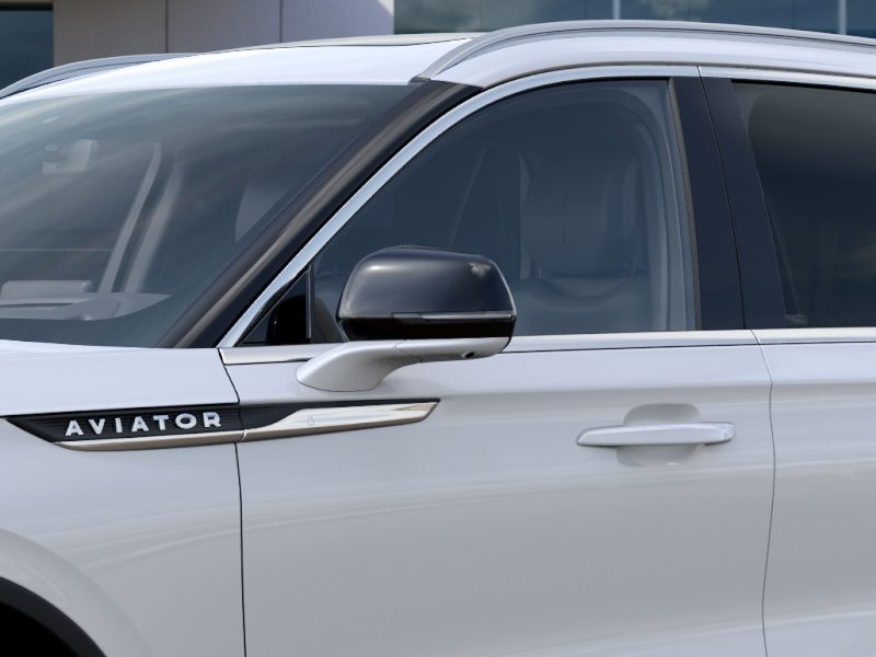 Lincoln Aviator Vehicle Full-screen Gallery Image 21