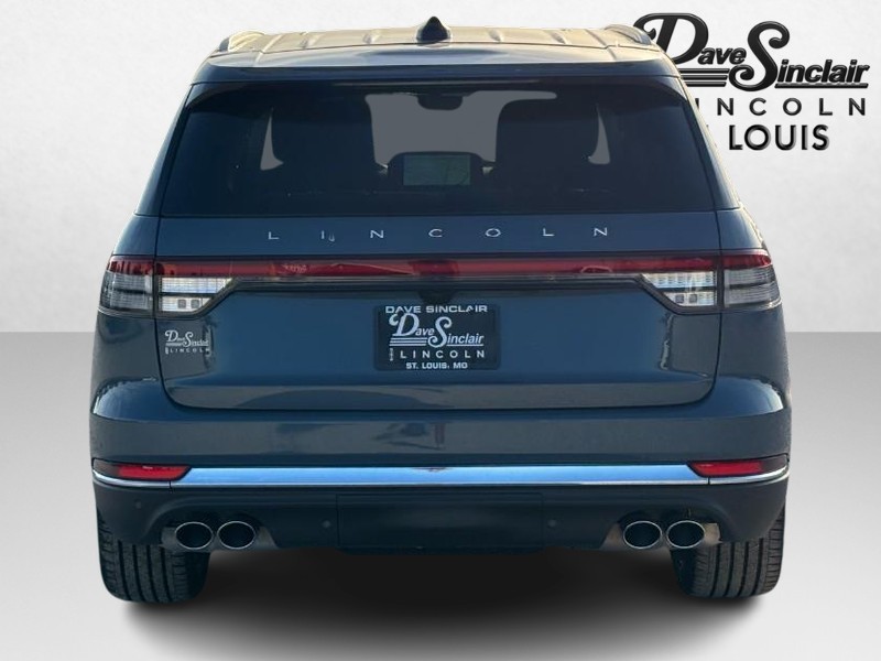 Lincoln Aviator Vehicle Full-screen Gallery Image 04