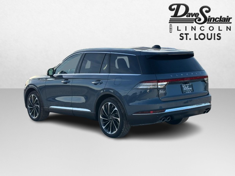 Lincoln Aviator Vehicle Full-screen Gallery Image 05