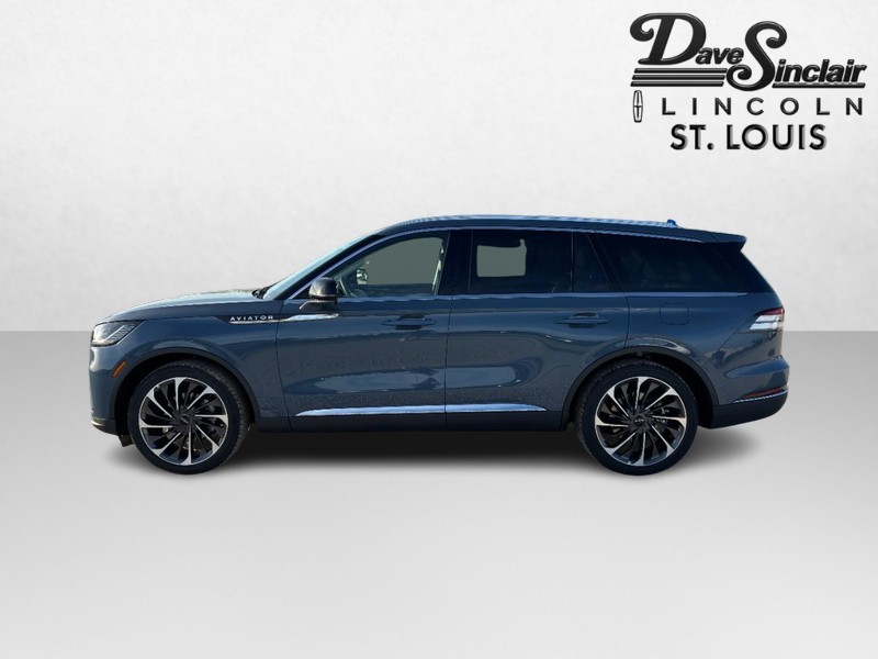 Lincoln Aviator Vehicle Full-screen Gallery Image 06
