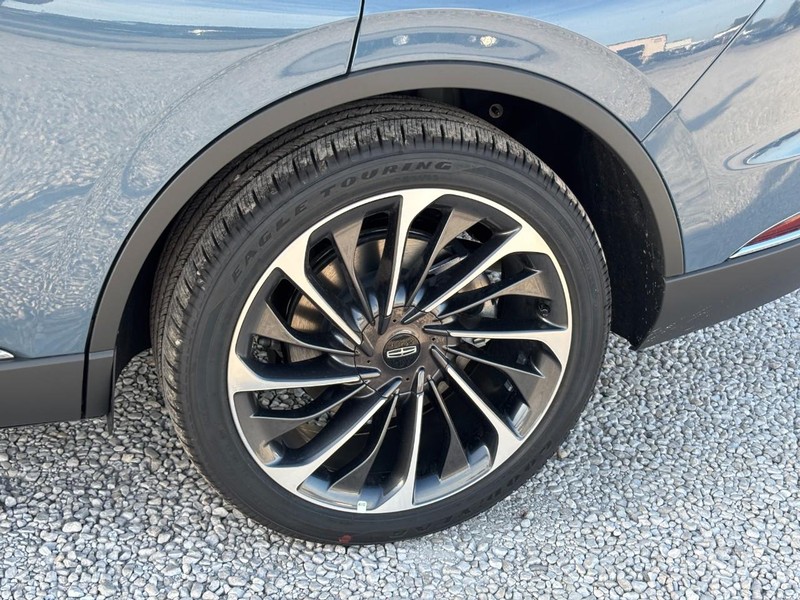 Lincoln Aviator Vehicle Full-screen Gallery Image 11