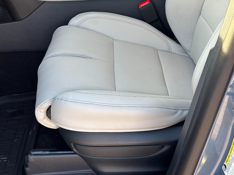 Lincoln Aviator Vehicle Full-screen Gallery Image 17