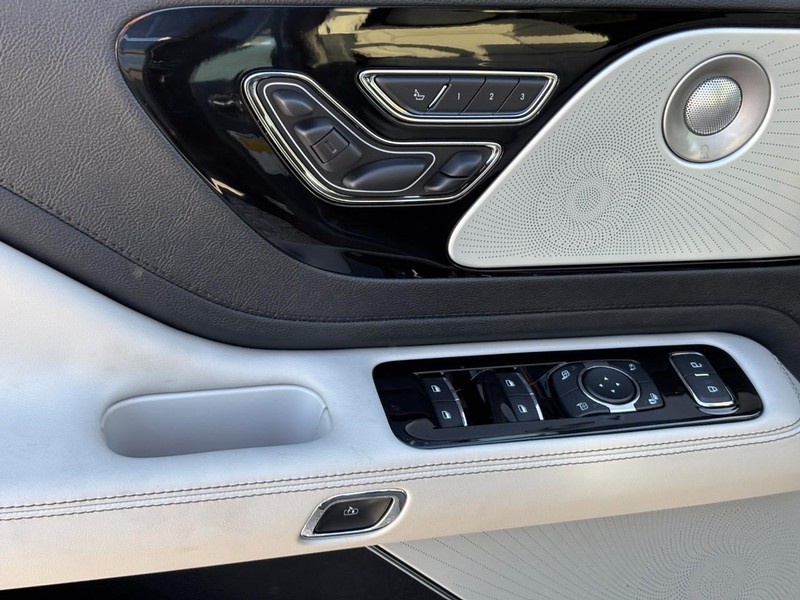Lincoln Aviator Vehicle Full-screen Gallery Image 18
