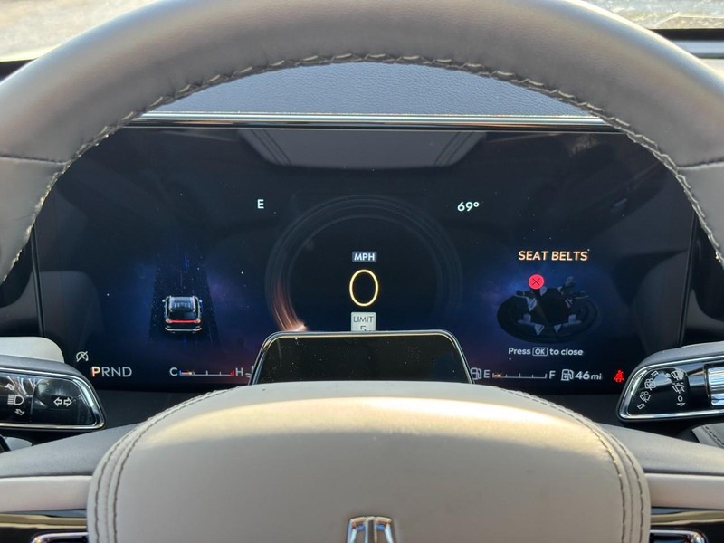 Lincoln Aviator Vehicle Full-screen Gallery Image 21