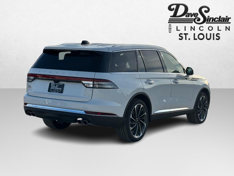 Lincoln Aviator Vehicle Full-screen Gallery Image 03
