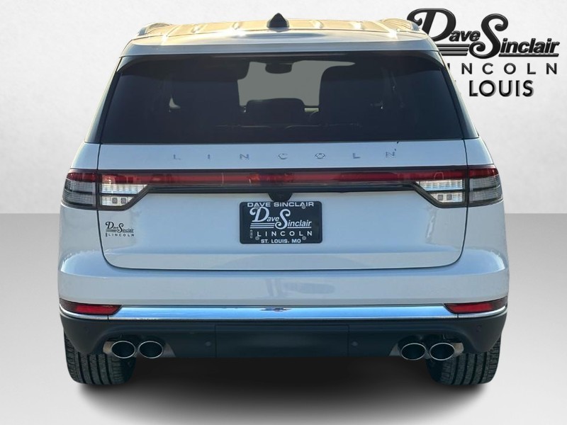 Lincoln Aviator Vehicle Full-screen Gallery Image 04