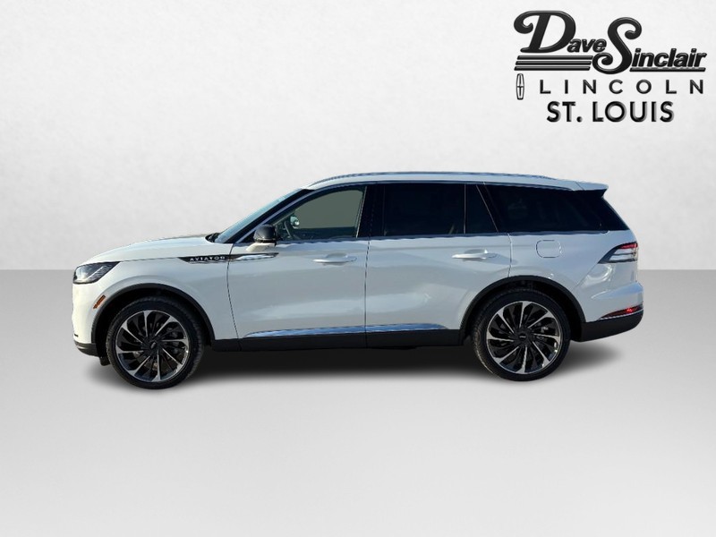 Lincoln Aviator Vehicle Full-screen Gallery Image 06
